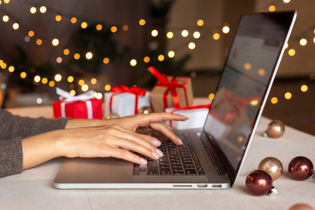 Online Christmas Shopping - Although we love shopping in many Costa Blanca towns, it can be a hassle - not to mention an added expense - to post Christmas presents abroad. We save our ‘in person’ shopping for people we’re sharing our Christmas with - as well as adding a couple of extra gifts for ourselves, of course.