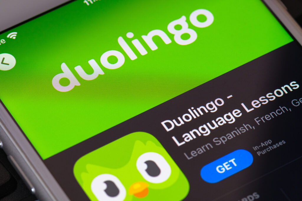 Duolingo est gratuit, amusant et vous apprenez à votre rythme. Les leçons sont courtes et douces, vous pouvez donc vous entraîner à parler espagnol même si vous n'avez pas beaucoup de temps à perdre. Vous pouvez prendre une leçon d'espagnol rapide en attendant que la bouilloire bout ou à tout moment où vous avez cinq minutes à perdre.